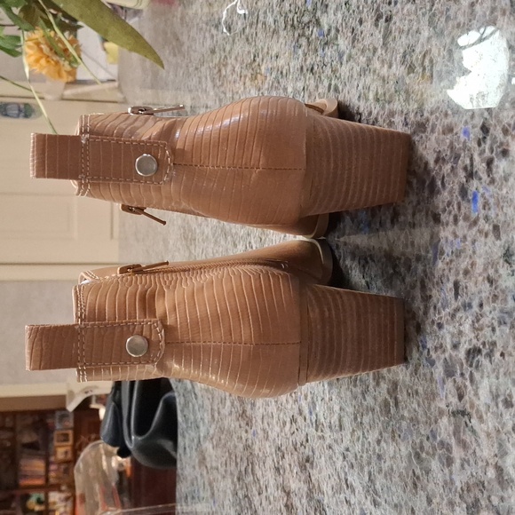 "DOLCE VITA" SZ. 7.5, KOOLEY ANKLE BOOTIES. NWOT. NEVER WORN! - Picture 3 of 16